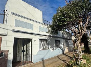 PH de 3 ambientes, Lanús · PH en Venta Al Frente. 3 Ambientes. Independiente