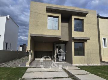 Casa de 6 ambientes, Malagueño · Propiedad de Categoría a Estrenar B° Cerrado Tejas IV. Malagueño.