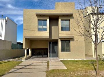 Casa de 6 ambientes, Malagueño · Casa de Categoría en Venta en Tejas 4 - Malagueño con Cochera