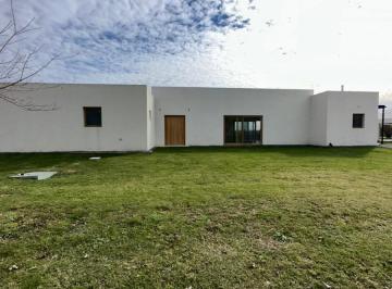 Casa · 195m² · 5 Ambientes · 2 Cocheras · Casa a Estrenar 3 Habitaciones en Venta en Everlincks Golf & Country Club