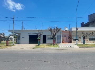 Casa · 24m² · 6 Ambientes · 2 Cocheras · Casa con Entrada Independiente y 2 Departamentos Al Frente