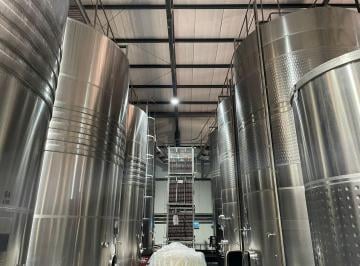 Bodega-Galpón · 1965m² · Bodega Funcionando en Venta