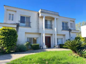 Casa · 230m² · 6 Ambientes · 5 Cocheras · Casa Doble Planta Muy Amplia