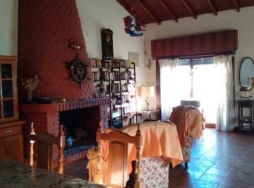 Casa · 250m² · 5 Ambientes · 3 Cocheras · Casa en Venta - 3 Dorm. 1 Baño - Cochera - 1700 m² - Miramar
