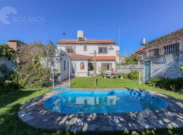 Casa · 163m² · 5 Ambientes · 1 Cochera · Venta Casa 5 Ambientes con Parrilla, Pileta y Cochera en Lomas de Zamora