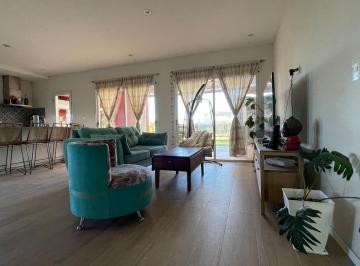Casa de 4 ambientes, Escobar · Venta Casa Tres Dorm. Galeria con Parrilla Jardin en Santa Isabel Etapa 2
