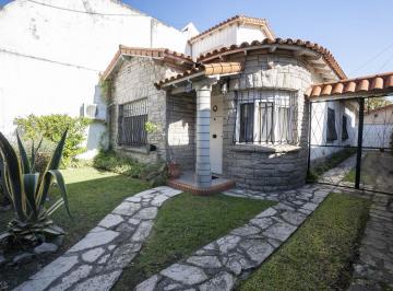 Casa · 180m² · 4 Ambientes · 2 Cocheras · Casa en Venta en Wilde Centro