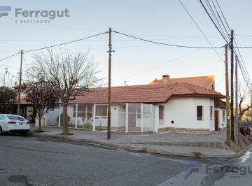 Casa · 353m² · 7 Ambientes · Casa en Confluencia