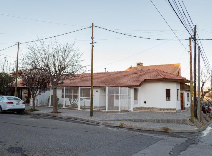 Casa · 353m² · 7 Ambientes · 2 Cocheras