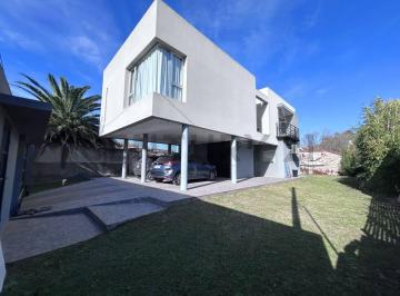 Casa · 180m² · 5 Ambientes · 2 Cocheras · Casa de 4 Dorm. en Villa del Plata, Punta Lara, Ensenada