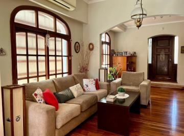 Casa · 241m² · 5 Ambientes · 2 Cocheras · Imperdible Casa 5 Amb + Dep Jardin Pileta Banfield