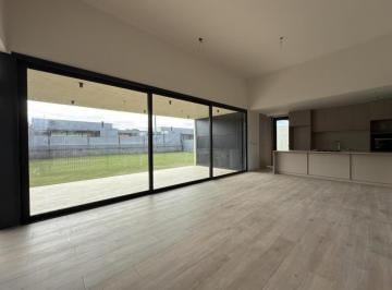 Casa · 203m² · 7 Ambientes · 2 Cocheras · Casa en Venta Villa Allende Golf Casoria
