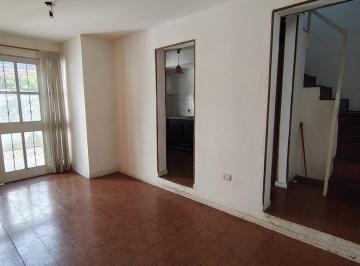 Casa · 41m² · 4 Ambientes · 1 Cochera · Duplex en Venta - 2 Dorm. y Patio