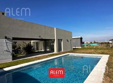 Casa · 120m² · 4 Ambientes · 2 Cocheras · Casa de 4 Ambientes en Alquiler en Canning San Felipe