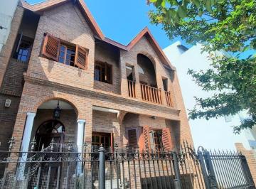 Casa · 468m² · 5 Ambientes · 5 Cocheras · Venta Casa 5 Ambientes, Cochera Para Cinco Autos, Quincho y Parque en Villa Devoto
