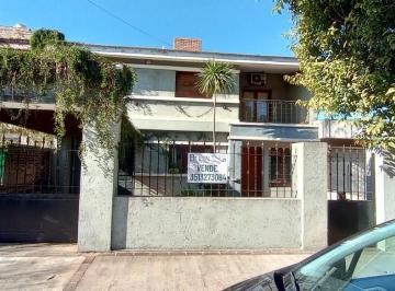 Casa · 213m² · 4 Dormitorios · 2 Cocheras · Casa de 250 m² con 4 Dorm. en Venta en Marqués de Sobremonte