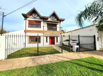 Casa de 7 ambientes, Ituzaingó · Chalet en Venta en Ituzaingo Norte
