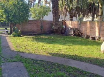 Casa · 80m² · 3 Ambientes · 1 Cochera · Casa de 3 Ambientes Para Reciclar con Amplio Parque!