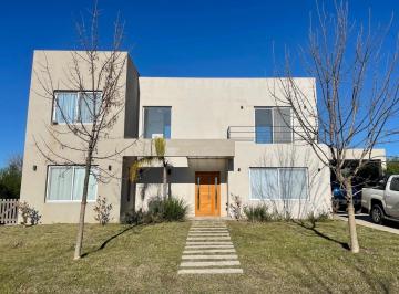 Casa · 165m² · 4 Ambientes · 3 Cocheras · Casa a Estrenar en Barrio Privado Santa Isabel 2, Maschwitz.