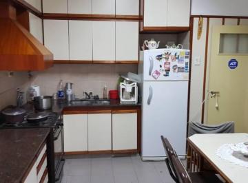 Casa · 200m² · 2 Dormitorios · 1 Cochera · Excelente PH en Planta Baja
