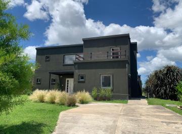 Casa de 4 ambientes, Escobar · Casa en Venta 3 Dorm. Pileta Vista Al Golf en El Cantón Barrio Golf