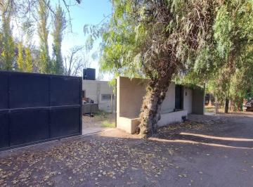 Casa · 75m² · 2 Dormitorios · 1 Cochera · Casa en Alquiler