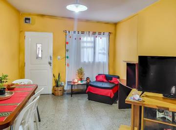 Casa · 97m² · 4 Ambientes · 2 Cocheras · Venta - Casa 2 Dorm., Galería y Parrillero - Pérez, Santa Fe.