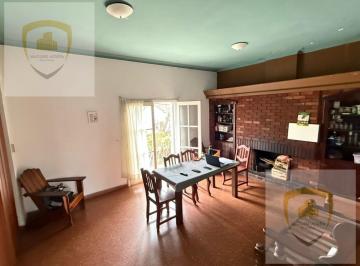Casa · 269m² · 8 Ambientes · 1 Cochera · Casa - Quinta Santa Ana