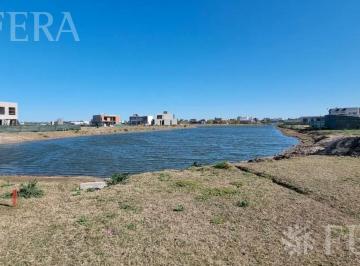 Terreno · 778m² · Venta Lote de 778 m² con Fondo a Laguna en Barrio Magallanes
