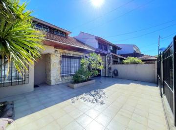 Casa de 4 ambientes, San Isidro · Casa en Venta, en Boulogne, con 3 Dorm.