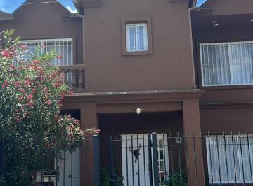 Casa · 350m² · 5 Ambientes · 2 Cocheras · Casa en Venta - 4 Dorm. 4 Baños - Cocheras - 500 m² - Mercedes