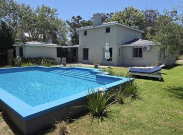 Casa · 1m² · 4 Ambientes · 1 Cochera · Casa en Punta del Este