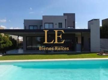 Casa · 240m² · 5 Ambientes · 6 Cocheras · Casa en Venta en Cantón Escobar
