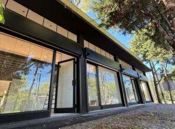 Local comercial de 2 ambientes, La Plata · Local en Alquiler - 28 E7 494 y 495
