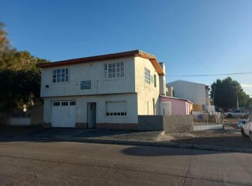 Casa de 10 ambientes, Caleta Olivia · Venta de Dos Casas