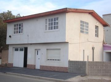 Casa de 10 ambientes, Caleta Olivia · Venta de Dos Casas