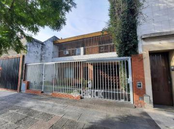 Casa · 298m² · 5 Ambientes · 1 Cochera · Casa en Lote de 8.66x30.25 m en San Pedro Al 7100 - Garage P/2 Autos Amplio Jardin Gran Quincho