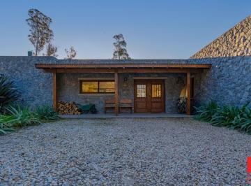 Casa · 190m² · 4 Ambientes · Casa de 3 Dorm. en Marayui Country Club