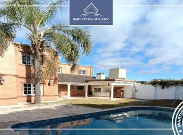 Casa · 271m² · 4 Ambientes · 2 Cocheras · Colinas del Cerro - Sobre Cortejarena