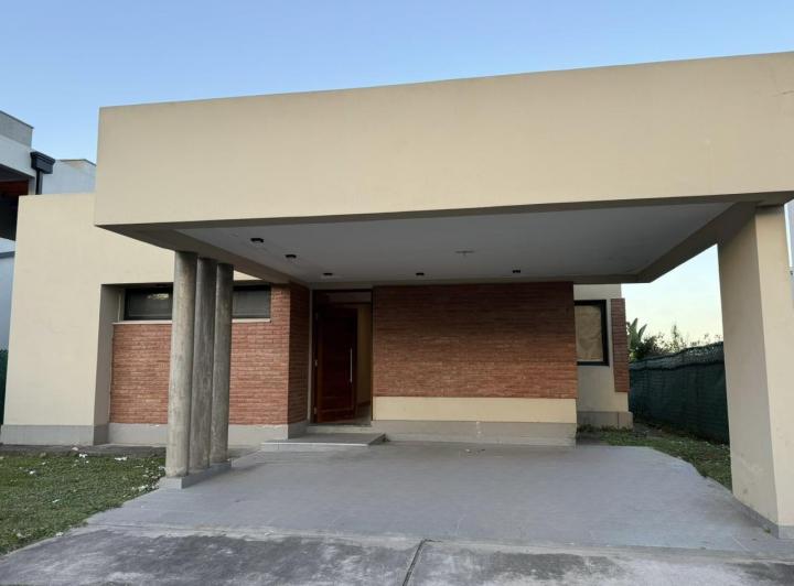 Casa · 364m² · 3 Dormitorios · 2 Cocheras