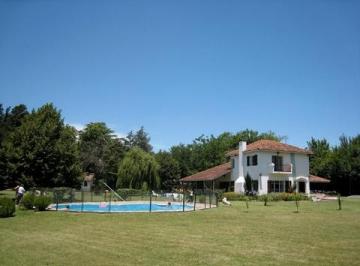 Casa · 450m² · 5 Ambientes · 2 Cocheras · Casa en Venta - 3 Dorm. 2 Baños - 8.295 m² - Los Laureles, Luján