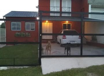Casa · 175m² · 6 Ambientes · 2 Cocheras · Casa en Venta - 2 Dorm. 1 Baño - 300 m² - Villa San Nicolás