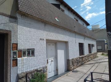 Departamento · 20m² · 2 Ambientes · Alquiler Departamento 2 Amb. en Ramos Mejia Buen Estado con Patio