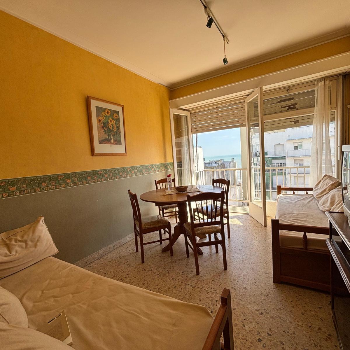 Depto 2 amb, 40m² al frente con balcón y vistas panorámicas — Güemes