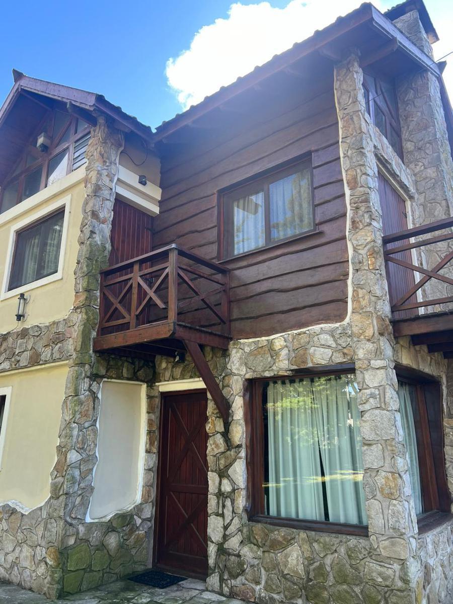 Cabaña 3 amb, 80m² en Los Acantilados con cochera y parrilla