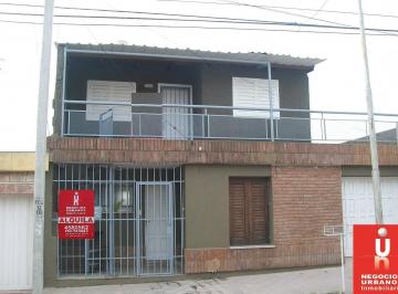 Casa de 6 ambientes, Córdoba · Alquiler Bº San Vicente Corrientes 2243 2 Dorm. y Garaje