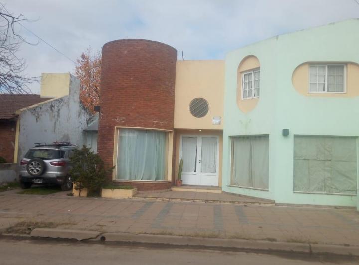 Casa · 180m² · 6 Ambientes · 1 Cochera