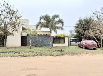 Casa · 300m² · 7 Ambientes · 2 Cocheras · Hermosa Casa en Fincas del Rincon