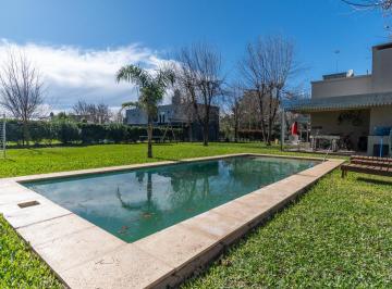 Casa · 150m² · 4 Ambientes · 2 Cocheras · Venta Casa de Dos Dorm., Quincho y Pileta en Funes