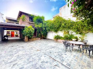 Casa · 200m² · 8 Ambientes · 4 Cocheras · Casa en Venta en 17 E/ 39 y 40